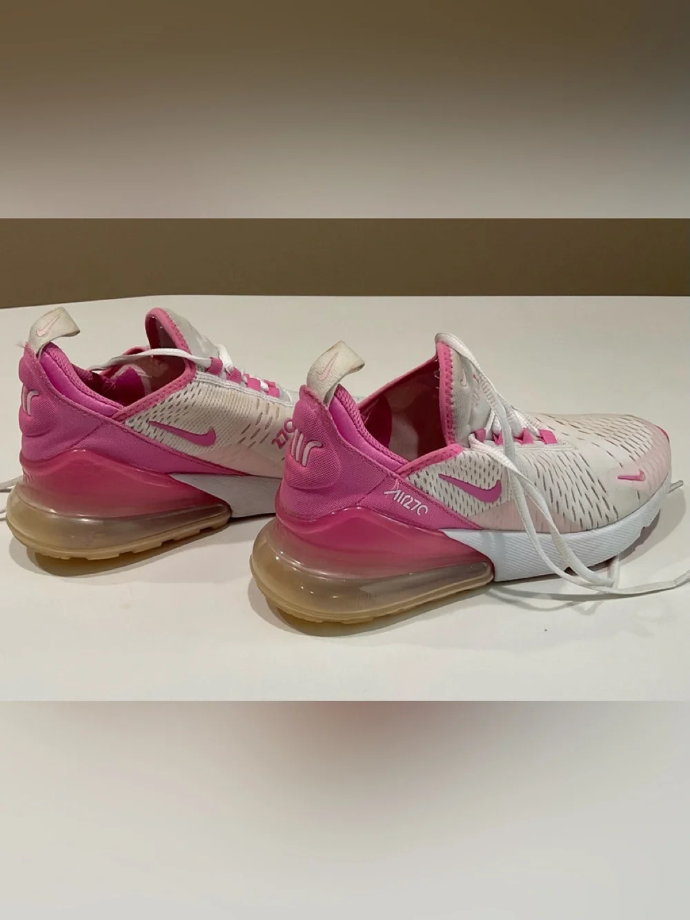 🌼🌼 Nike Girl’s Air Max 270 Shoes, Size 5.5Y